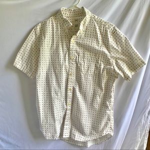 Gap short sleeve button down white pattern shirt M